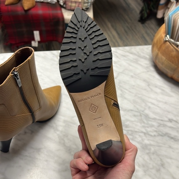 Donald J Pliner Deniz 82 Leather Pointed Toe Ankle Boot NEW Size 7.5 - Picture 7 of 12